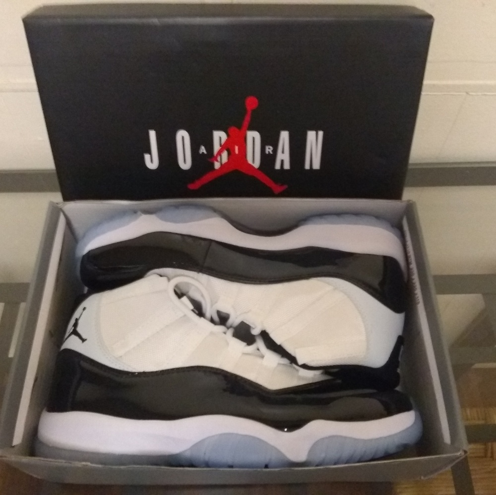 Air Jordan 11 Concord Men's Size 9.5
